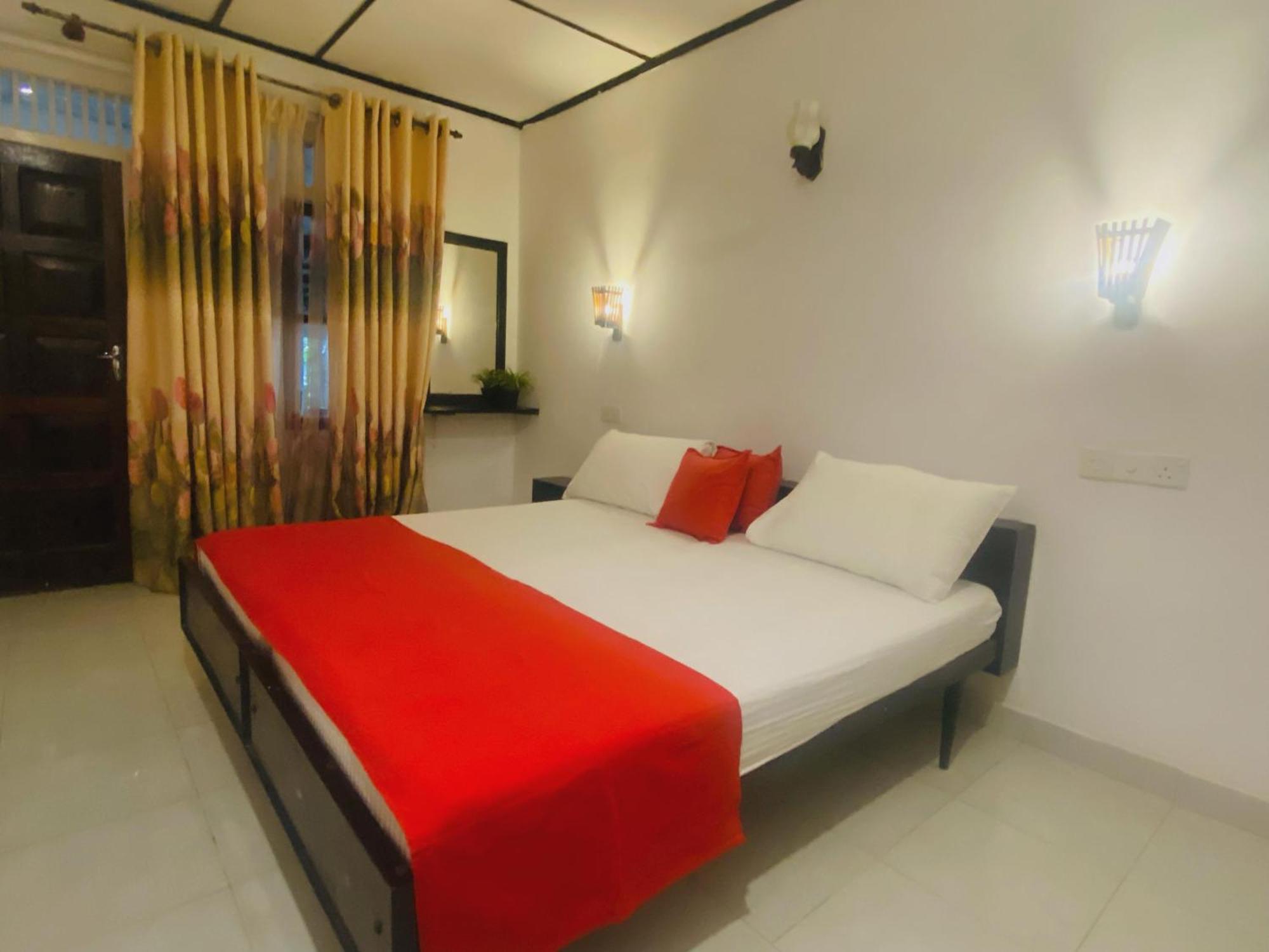 Sea Shine Guest House Хиккадува Экстерьер фото